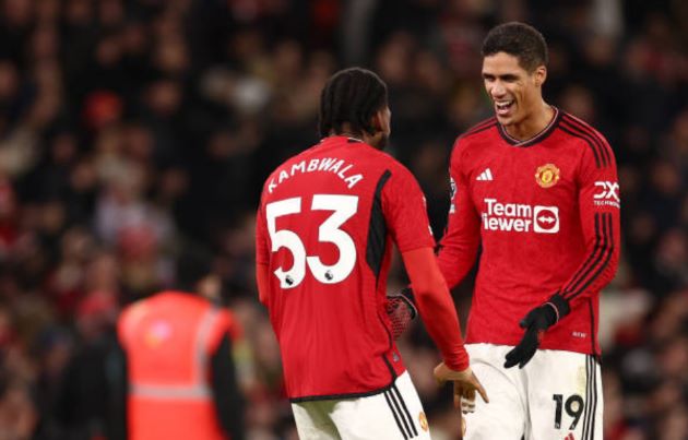 Kambwala và Varane đã phải rời Man United.